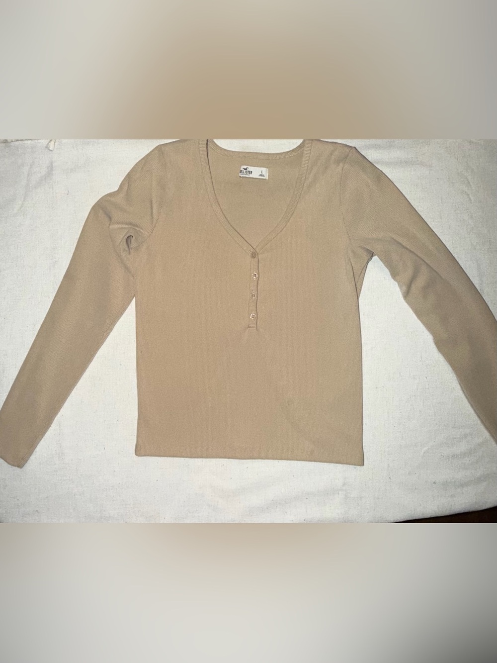 Hollister Women's Tan Ribbed V-Neck Henley Size L